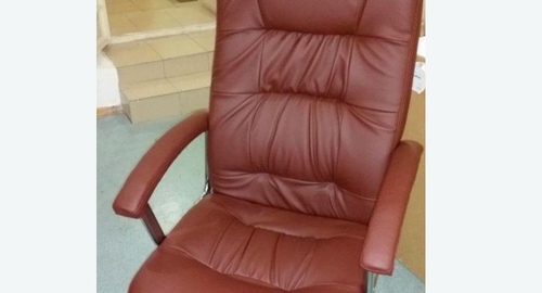 Обтяжка офисного кресла. Малино