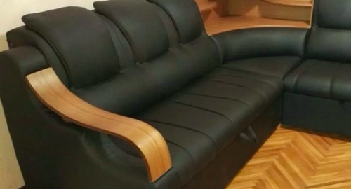 Перетяжка кожаного дивана. Малино